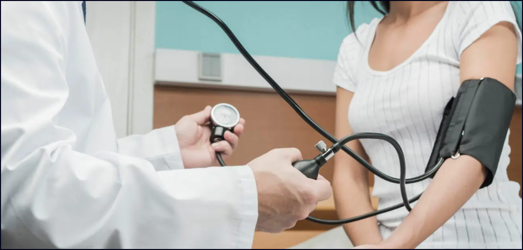 Valores de la TA (Tensi&oacute;n Arterial), y an&aacute;lisis de la medicaci&oacute;n para la FA (Fibrilaci&oacute;n Auricular).