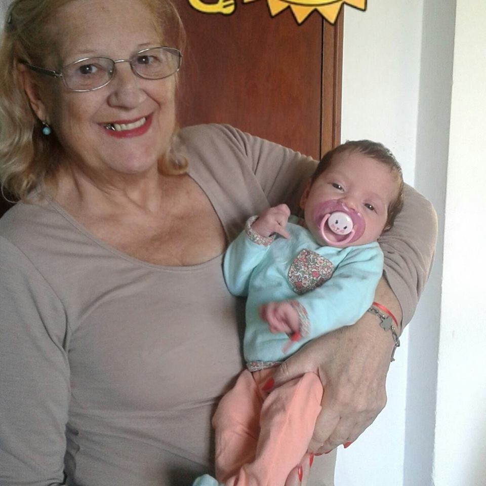No es babosa. Solo se babea con su nieta.