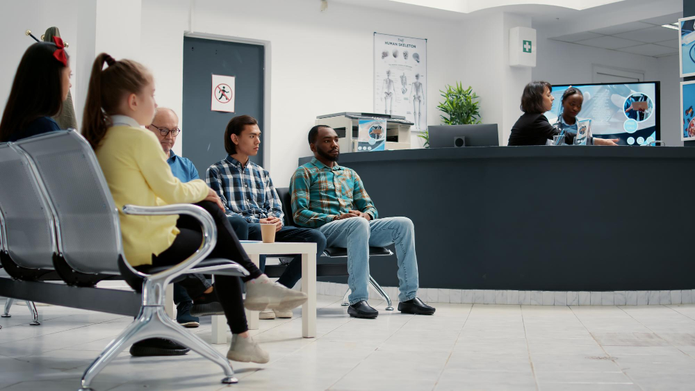 El 77% de los colombianos sufre largas esperas para citas m&eacute;dicas y el 78% no puede pagar atenci&oacute;n