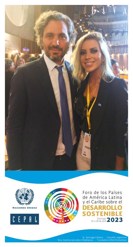 Periodista Andrea Gonz&aacute;lez-Villablanca junto al Canciller argentino Santiago  Cafiero