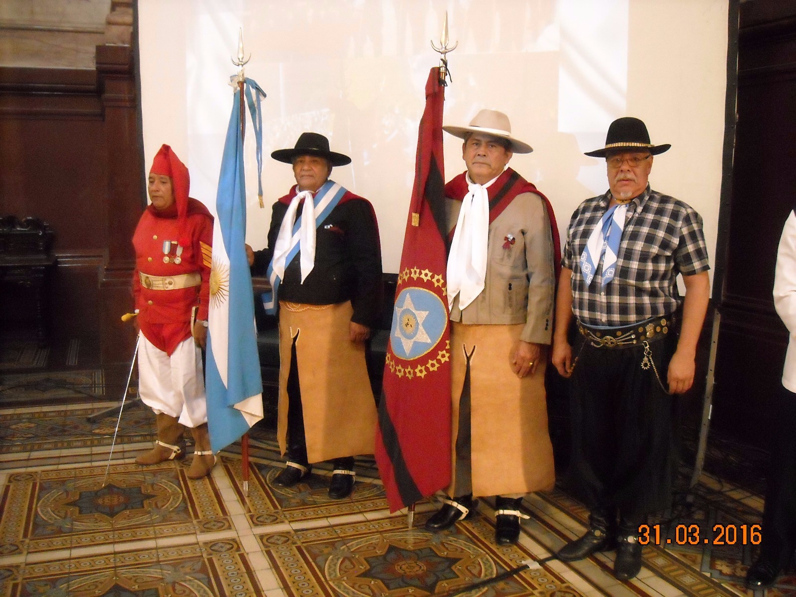 CABALGANDO POR EL PA&Iacute;S