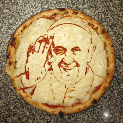 La fama del Papa: En Escocia hacen pizza con la cara de Francisco