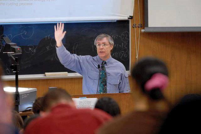 El profesor que nunca reprob&oacute; a un estudiante