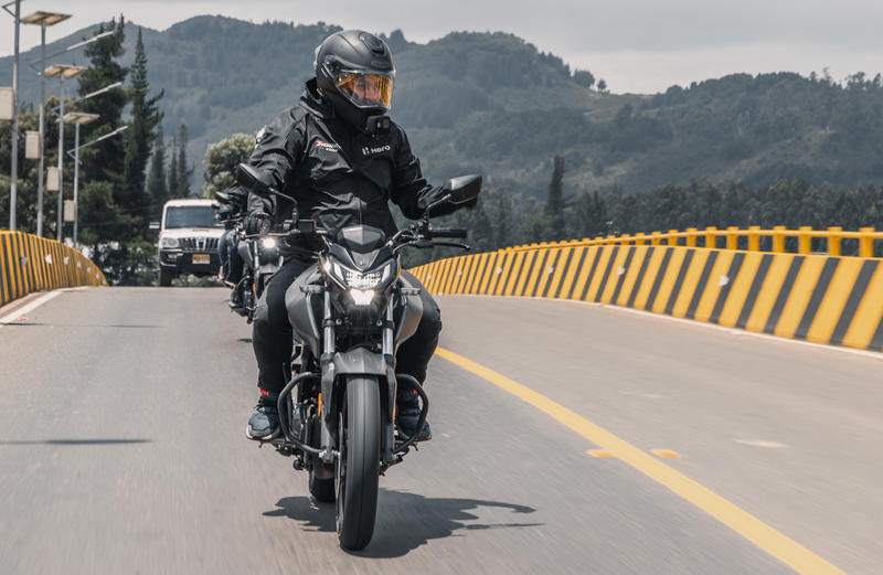 La industria de motocicletas prioriza la seguridad con nuevas medidas a partir del 2025