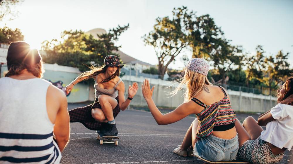 People who are "extremely intelligent" are happier when they don't spend time with their friends