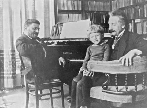 As&iacute; es como Einstein educ&oacute; a su hijo