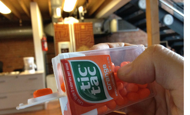 Sab&eacute;s abrir un Tic Tac?