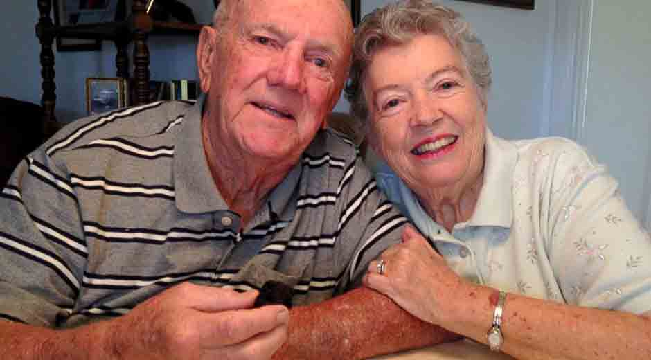 Esta pareja sigue comiendo su pastel de bodas despu&eacute;s de 60 a&ntilde;os