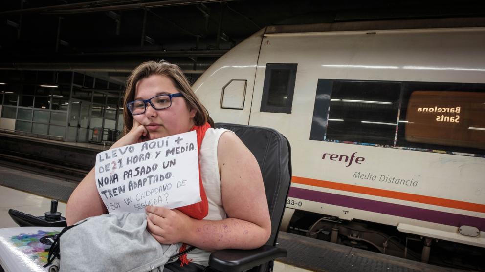 LLAMADA DE ATENCI&Oacute;N A RENFE : " &iquest; YO COMO HAGO PARA SUBIR AL FUTURO ?