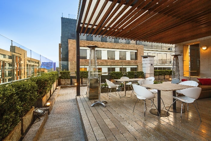 Chic&oacute; 97 Hotel ofrece un servicio excepcional de alimentos y bebidas en su rooftop