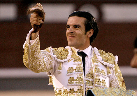  Cali.  Emilio de justo  corta oreja  en la segunda de feria 
