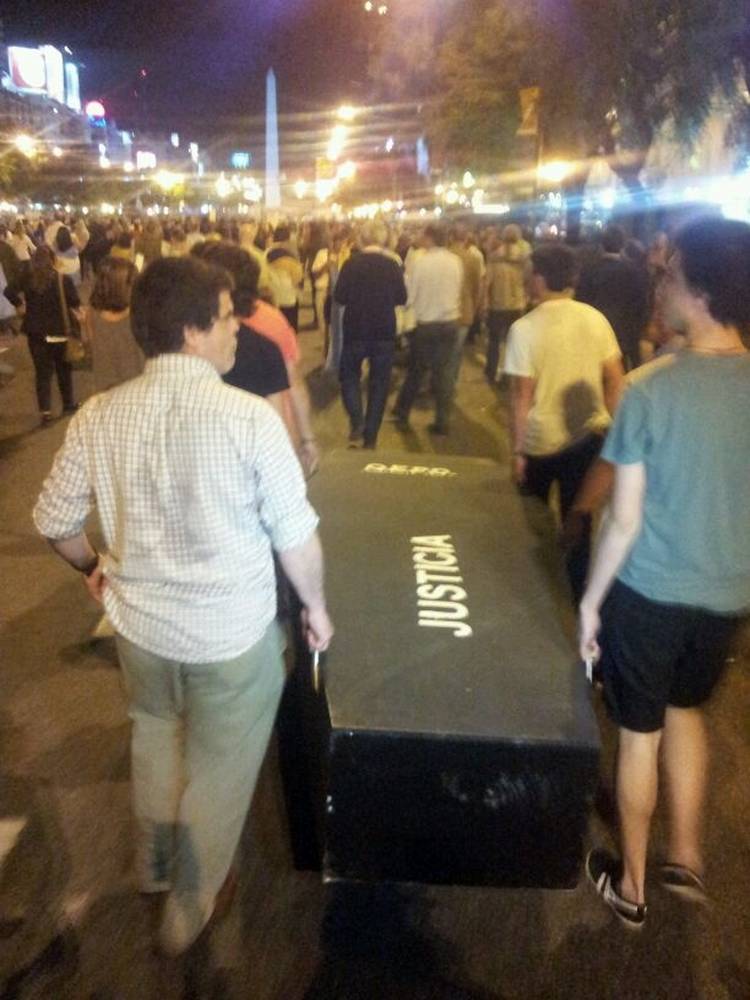 Justicia #18A (humor en manifestaci&oacute;n)