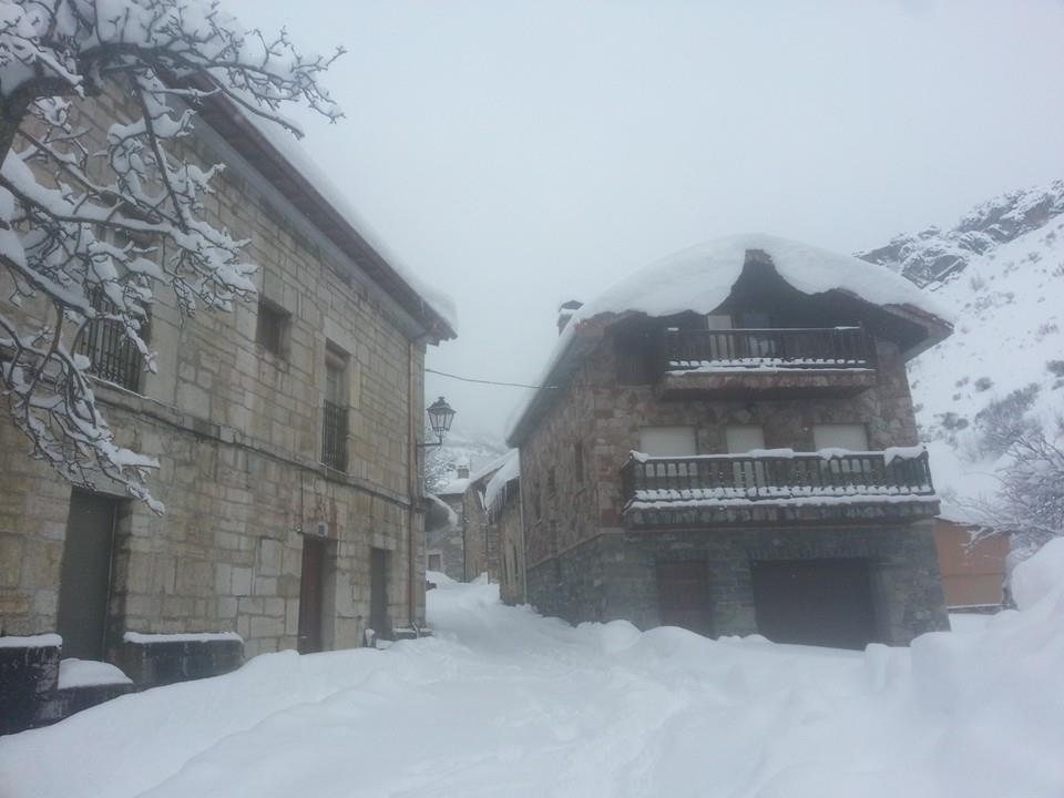 la nieve cubre las monta&ntilde;as(lois)  como anta&ntilde;o