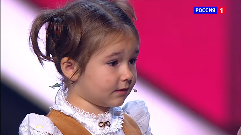 Los padres de la ni&ntilde;a que habla 7 idiomas revelan el secreto de su educaci&oacute;n