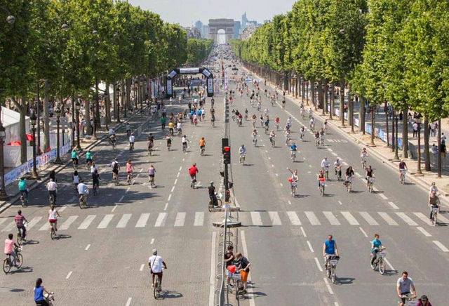 UN DIA SIN TRAFICO EN PARIS