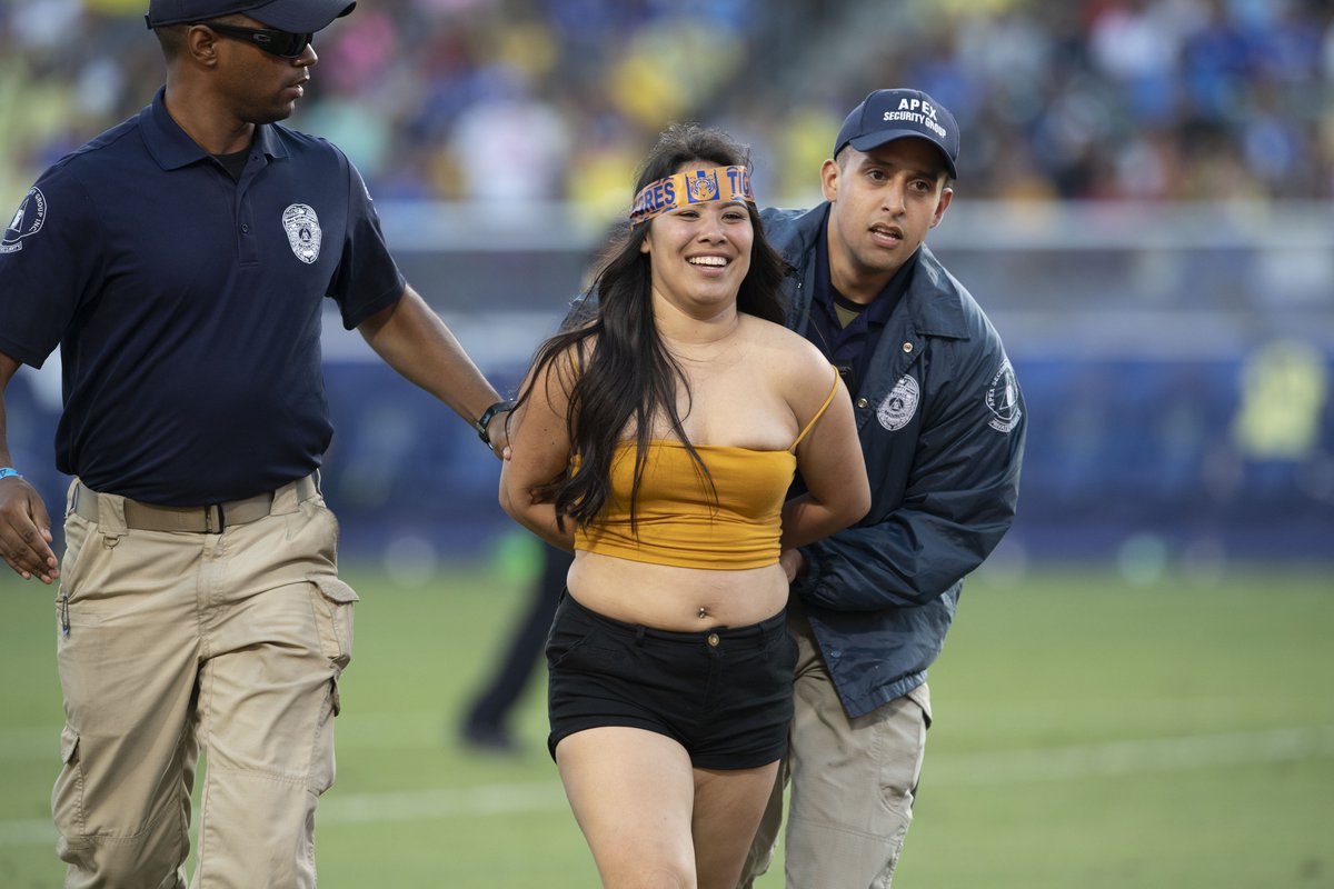 Depravada agrede sexualmente al futbolista Gignac