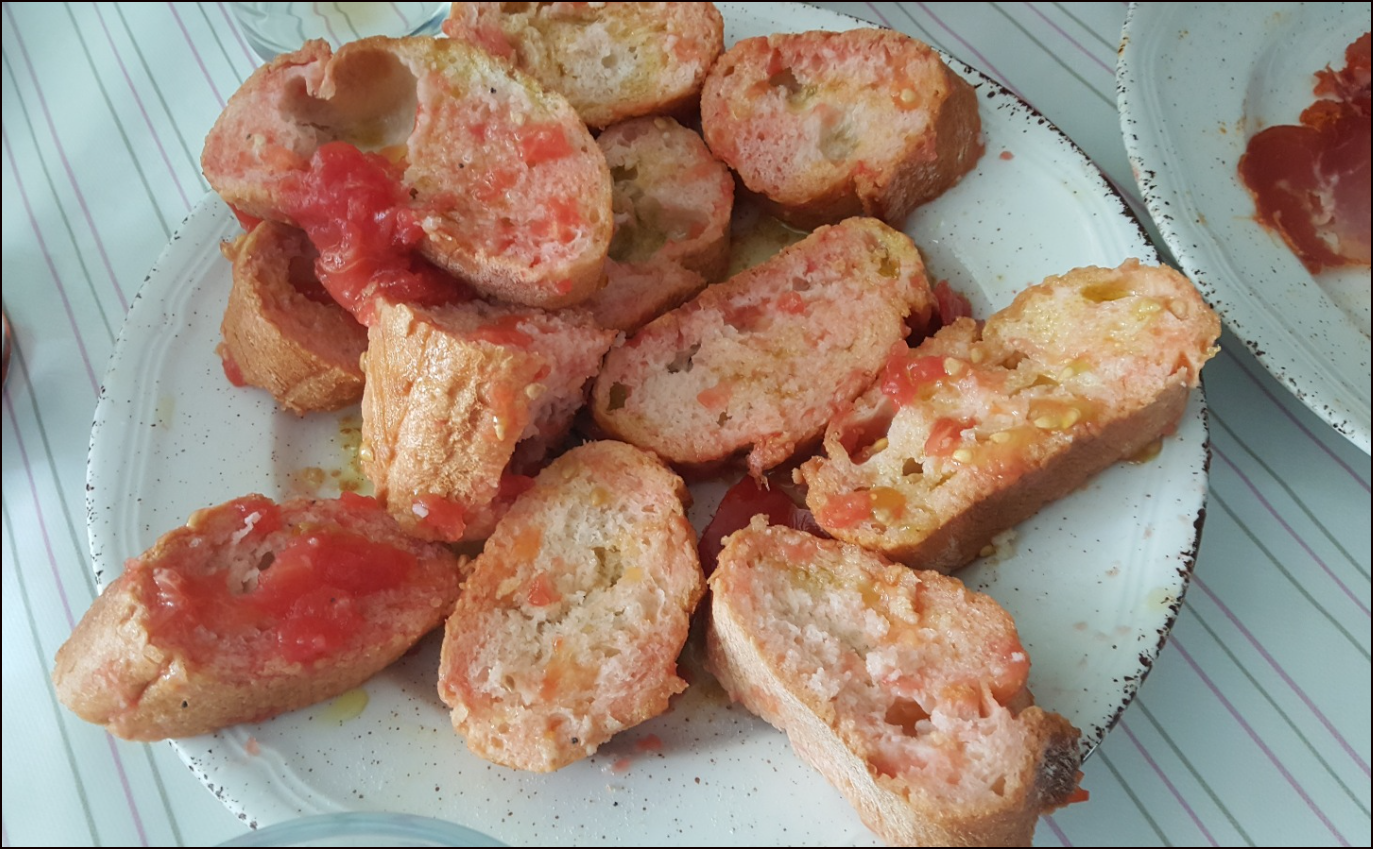  Parece que estoy mejor    y con hambre: Pan con tomate