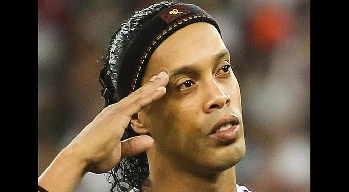 Ronaldinho conmueve hasta las l&aacute;grimas con su "Carta a mi yo m&aacute;s joven"