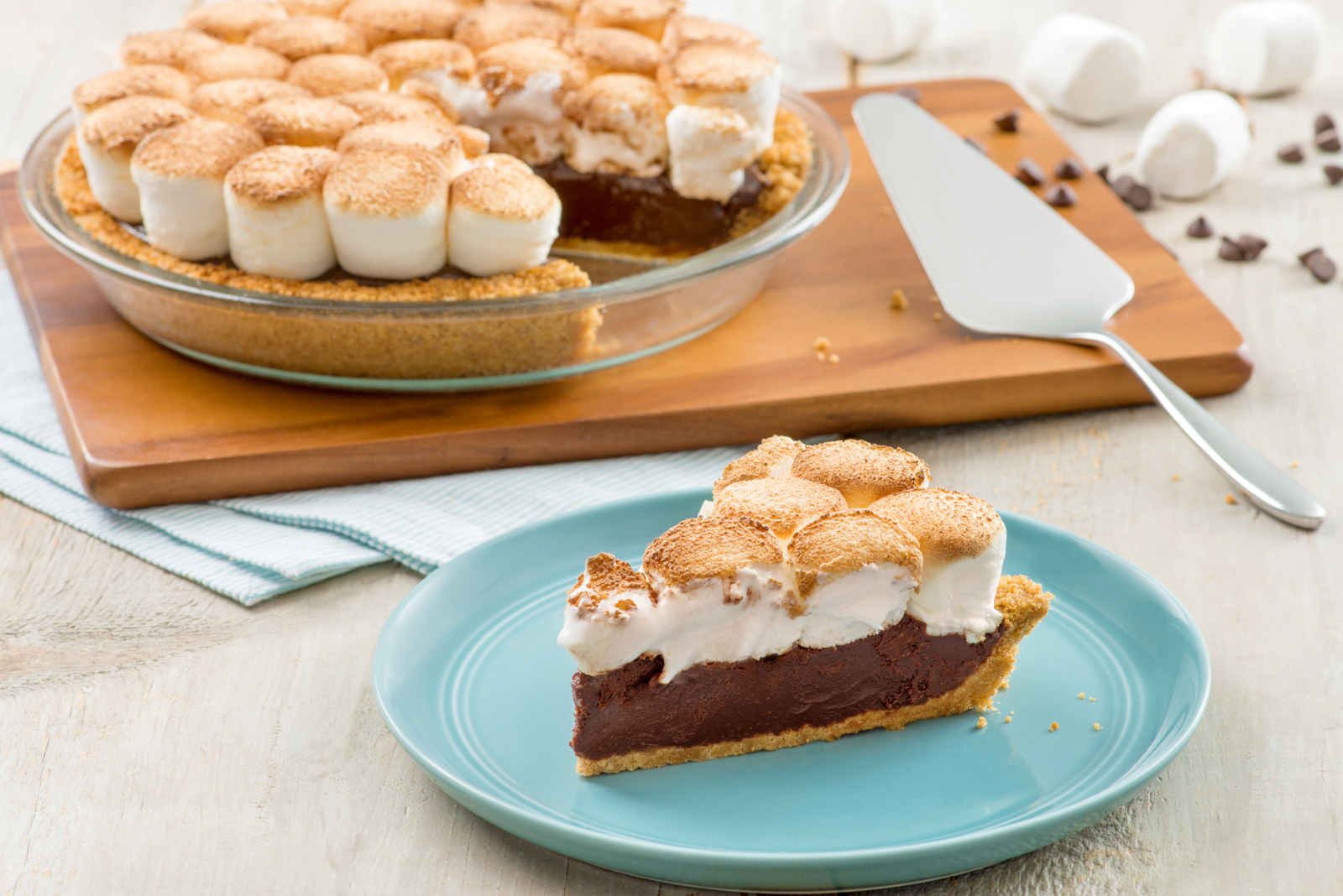 Este pie de chocolate con marshmallows sin hornear, te convertir&aacute; en el pastelero de la casa