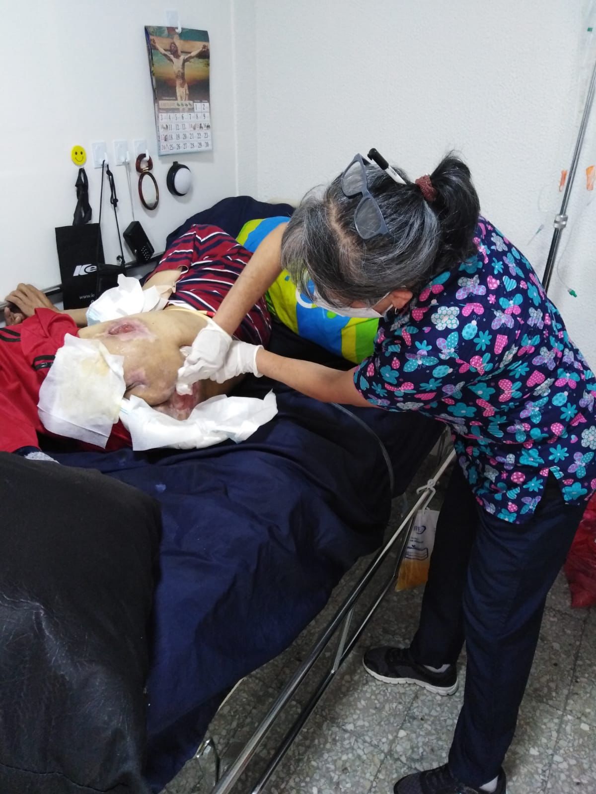 La historia de la enfermera Esperanza Bejarano como CURADORA DE HERIDAS