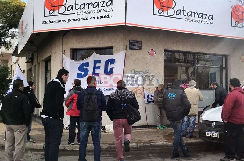 La pura verdad de ayacucho Movilizaci&oacute;n del Sindicato de Empleados de Comercio por despido de trabaj