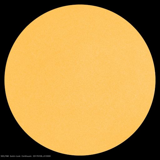  Algo raro pasa con nuestro Sol: todas las manchas desaparecieron de su superficie: