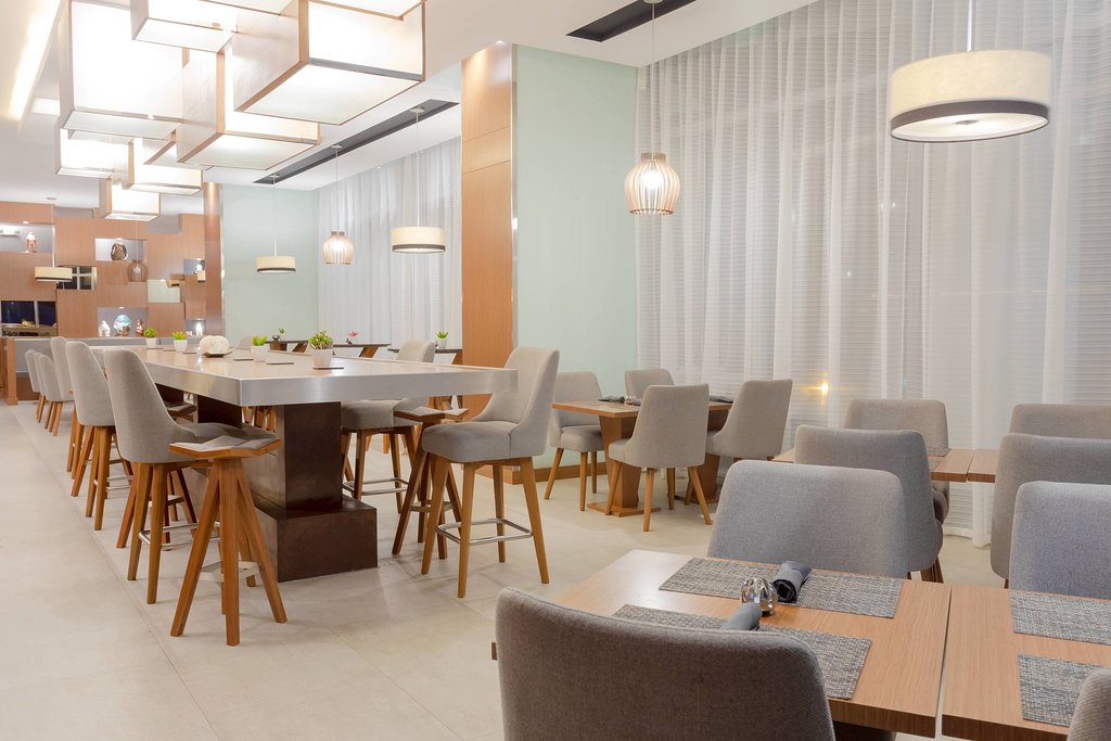 AC by Marriott Santa Marta: Sabores internacionales con toques aut&oacute;ctonos