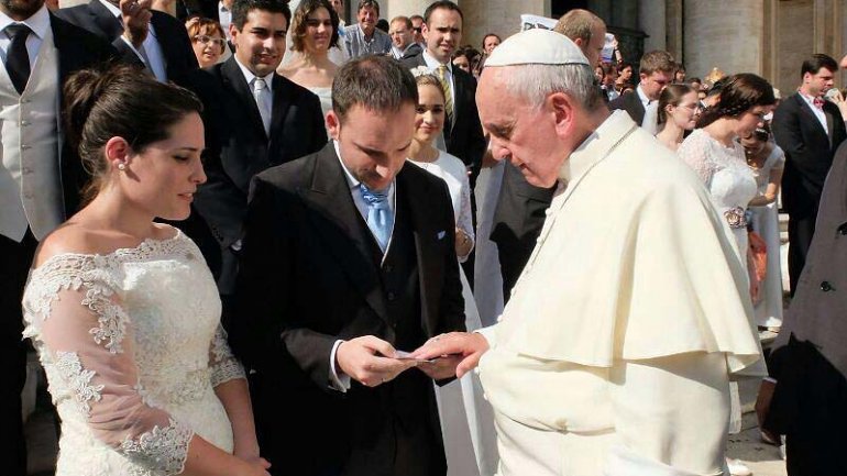 Las tres claves del matrimonio, seg&uacute;n Francisco