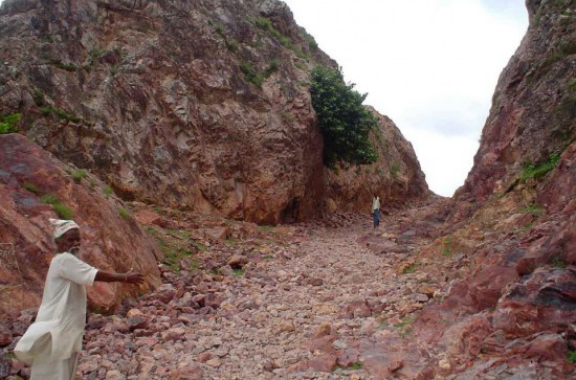 Dashrath Manjhi, el hombre que movi&oacute; una monta&ntilde;a