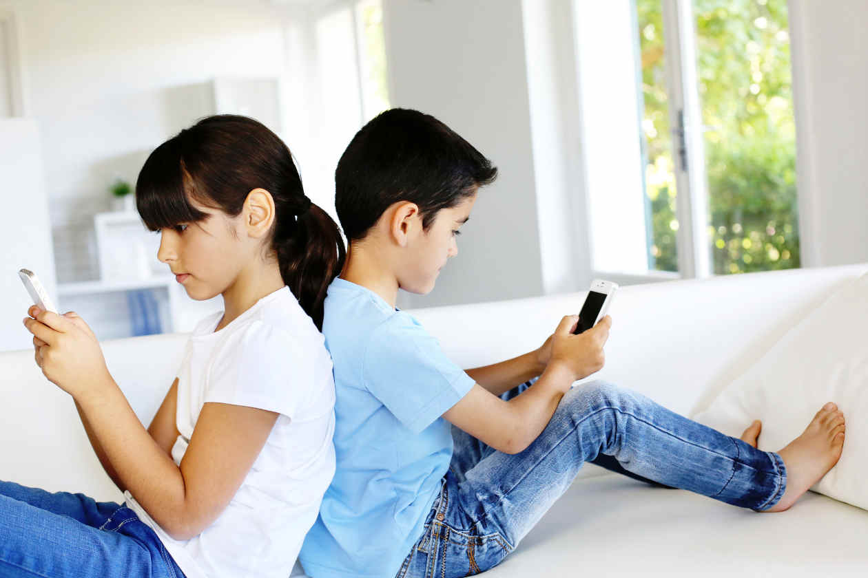 8 preguntas que los padres hacen sobre la relaci&oacute;n de sus hijos y la tecnolog&iacute;a