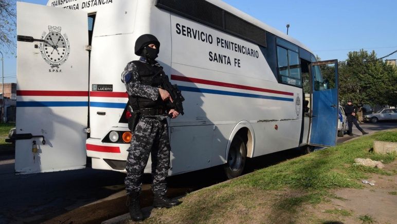 La pura verdad de ayacucho Emboscada en autopista a Santa Fe: tiroteo y nueve presos en fuga