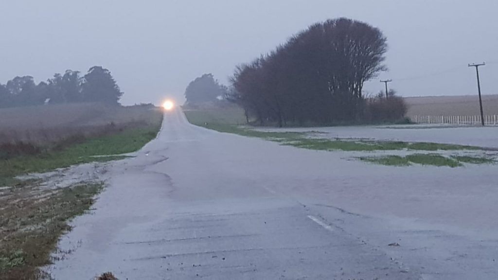 Alertan que en la ruta 55 tiene agua en varios tramos
