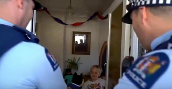 Un ni&ntilde;o de 5 a&ntilde;os recibe algo inesperado tras llamar a emergencias en su fiesta de cumplea&ntilde;os