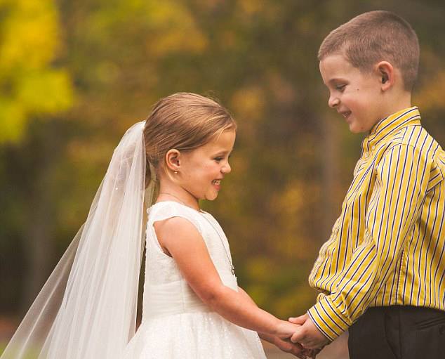 Ni&ntilde;a se cas&oacute; con el amor de su vida antes de peligrosa operaci&oacute;n