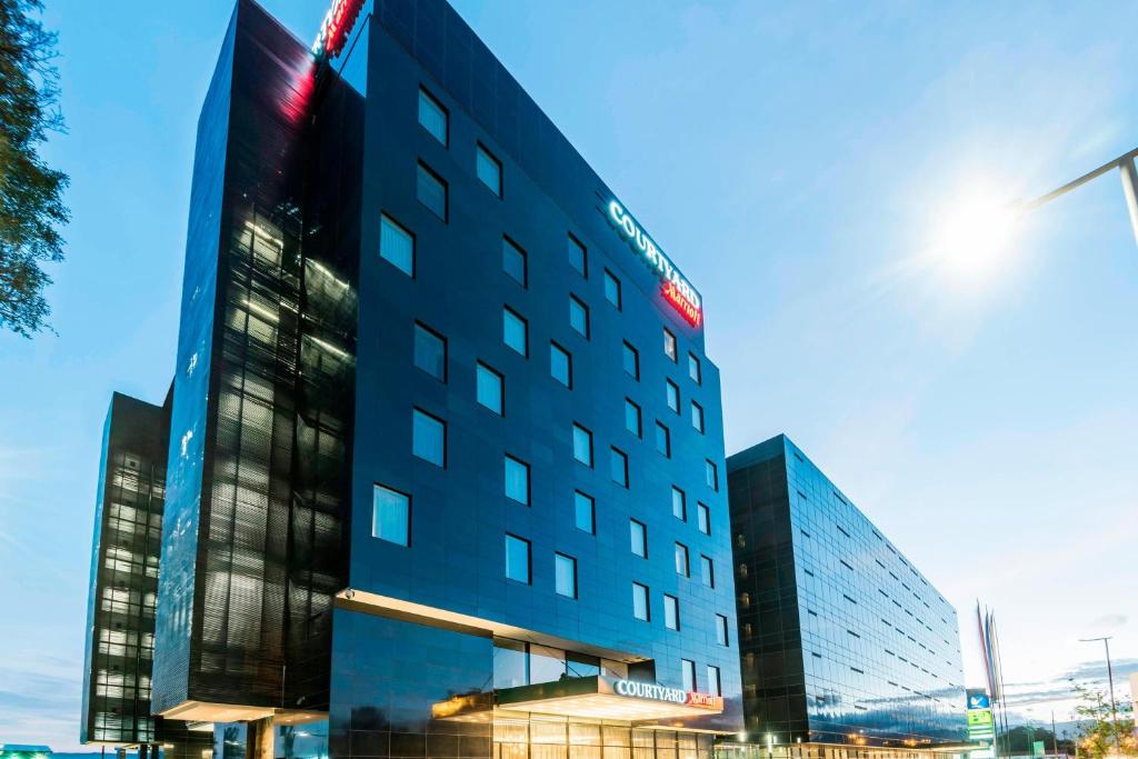 Descubre la comodidad en Courtyard by Marriott Bogot&aacute; Airport
