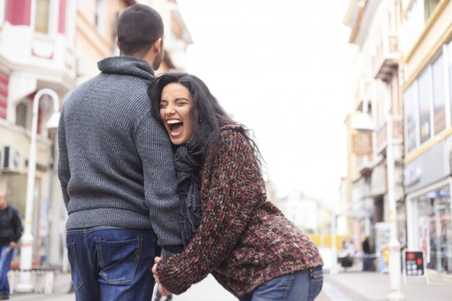 &iquest;Por qu&eacute; adoramos tomarnos de la mano con nuestra pareja? La ciencia te lo dice