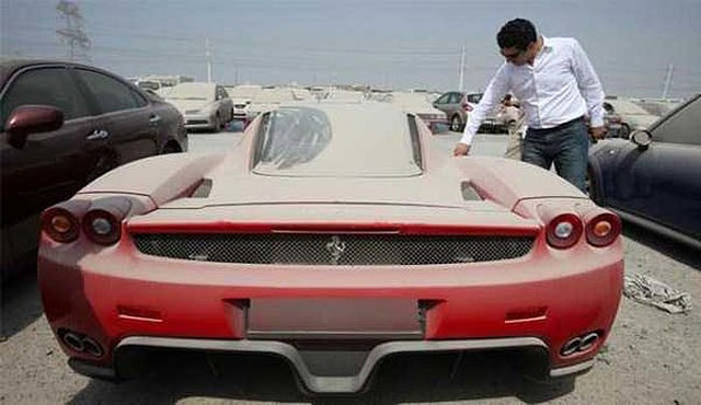 Mira lo que est&aacute;n haciendo con los autos de lujo en Dubai