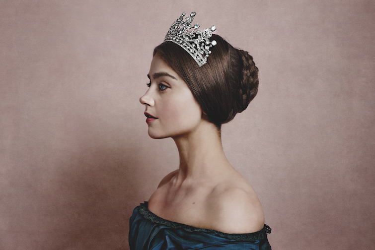 Victoria, la aclamada serie que retrata los primeros a&ntilde;os de la reina brit&aacute;nica, llega a Colombia