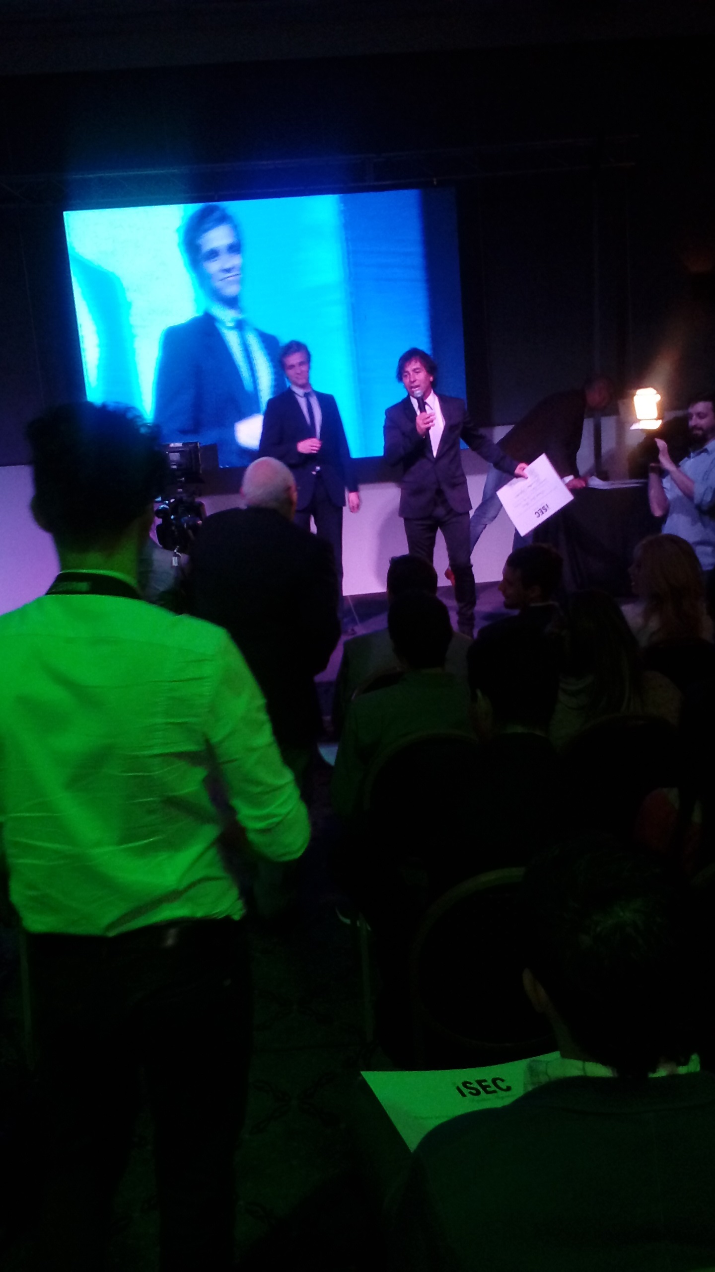 GRADUACION DE PERIODISTA DE AXEL OREGGIA   