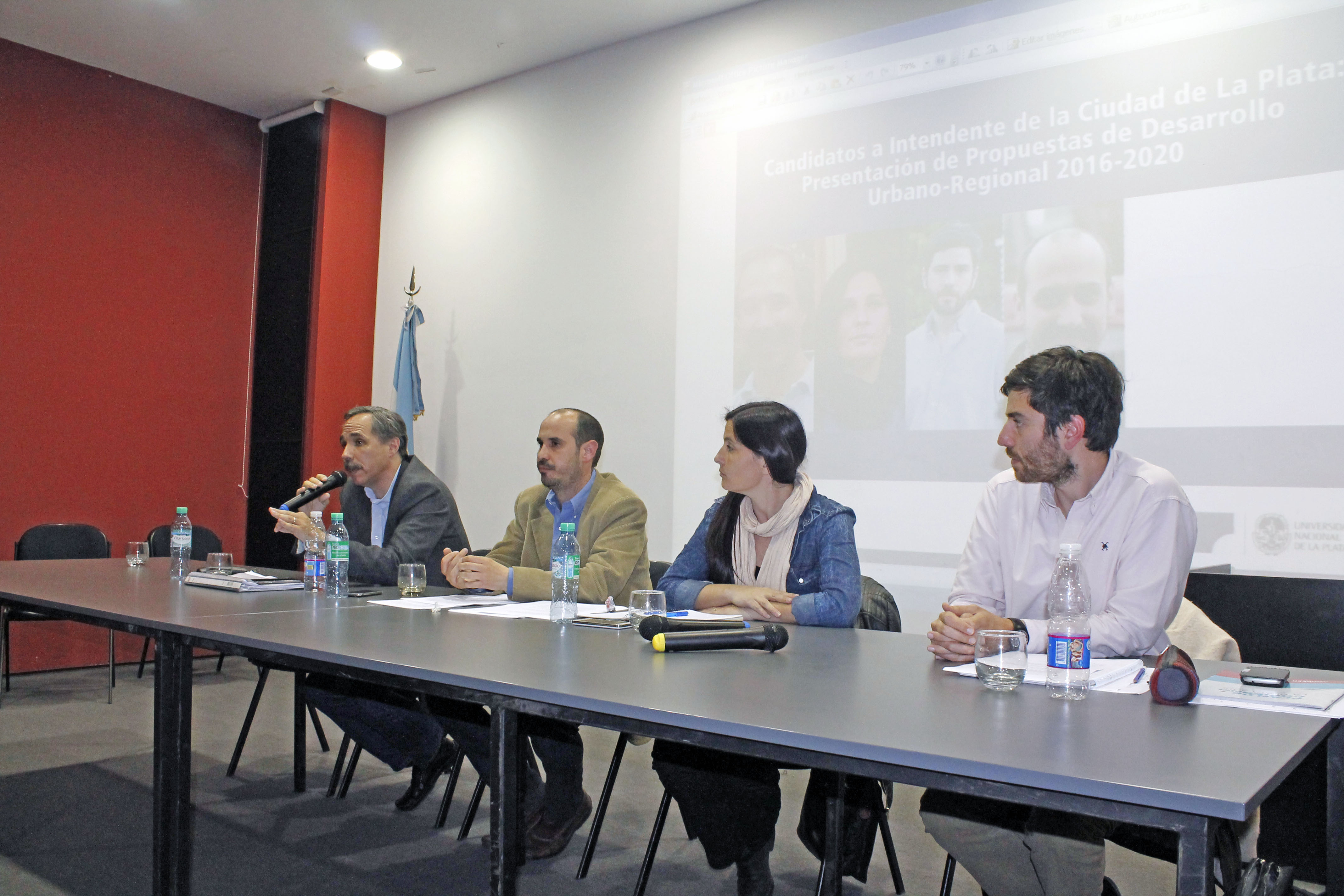 En La Plata, Arteaga tambi&eacute;n inst&oacute; a los candidatos a Intendente a debatir