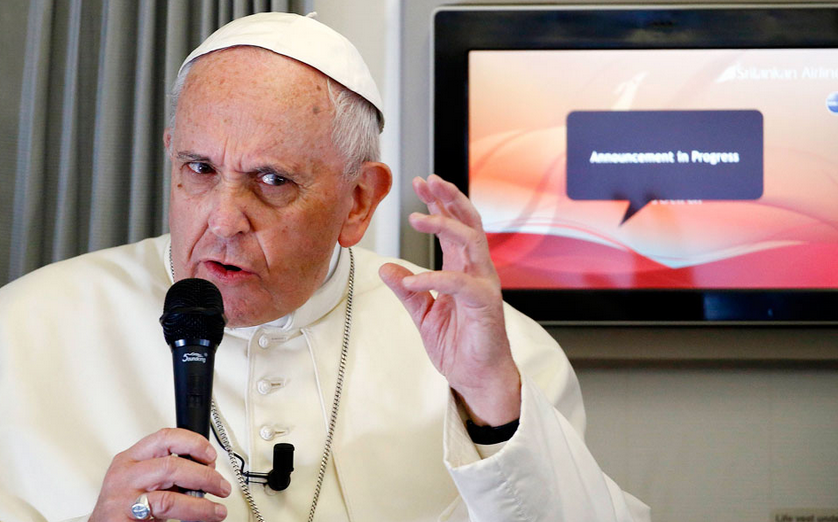 El papa Francisco, sobre Charlie Hebdo: "No se puede insultar la fe de los dem&aacute;s"