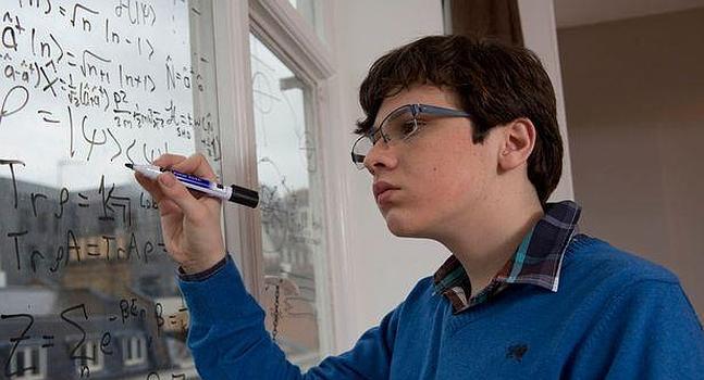 Un ni&ntilde;o autista con mayor CI que Einstein crea su propia teor&iacute;a de la relatividad