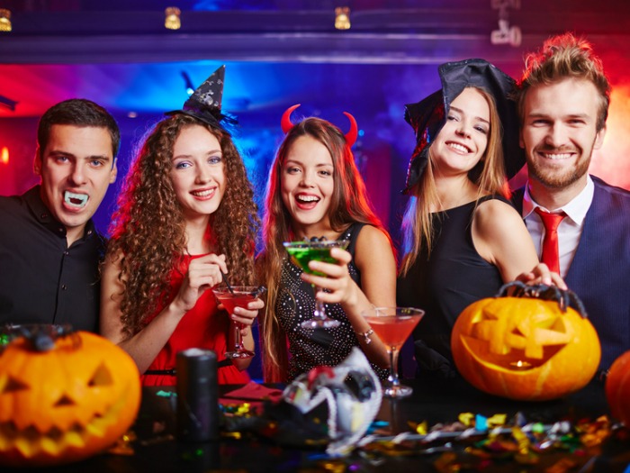 Fiesta nocturna y juventud al m&aacute;ximo: 3 planes para celebrar Halloween fuera de Espa&ntilde;a