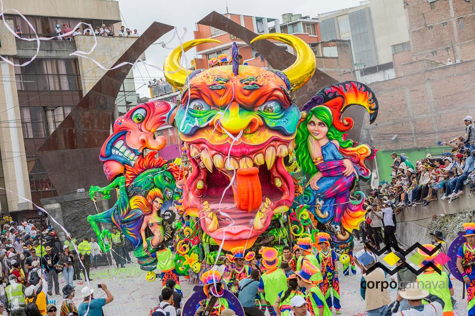 &iquest;Qui&eacute;n hace los mu&ntilde;ecos gigantes del Carnaval de Blancos y Negros?