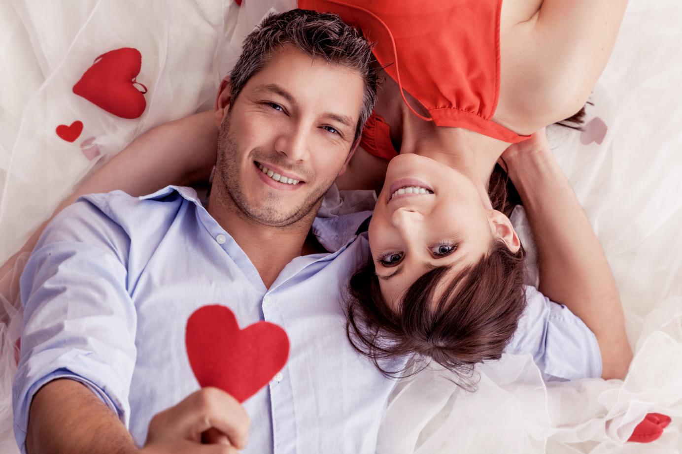 &iexcl;Toma nota! Estas son las se&ntilde;ales f&iacute;sicas de que le gustas a un hombre