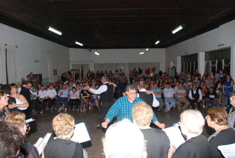 CORO "MARKAMASI " EN VILLA IRIS 