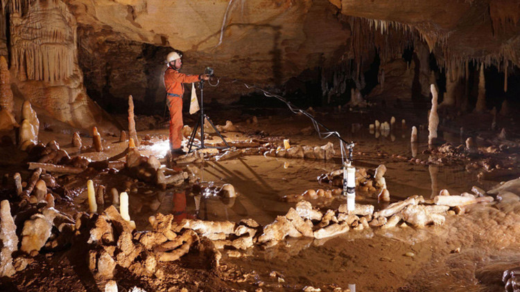 Hallan en una cueva francesa un 'Stonehenge 'de neandertales (Video):