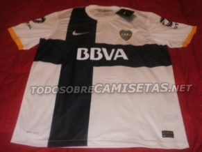 Boca y una remera particular como modelo suplente para la nueva temporada