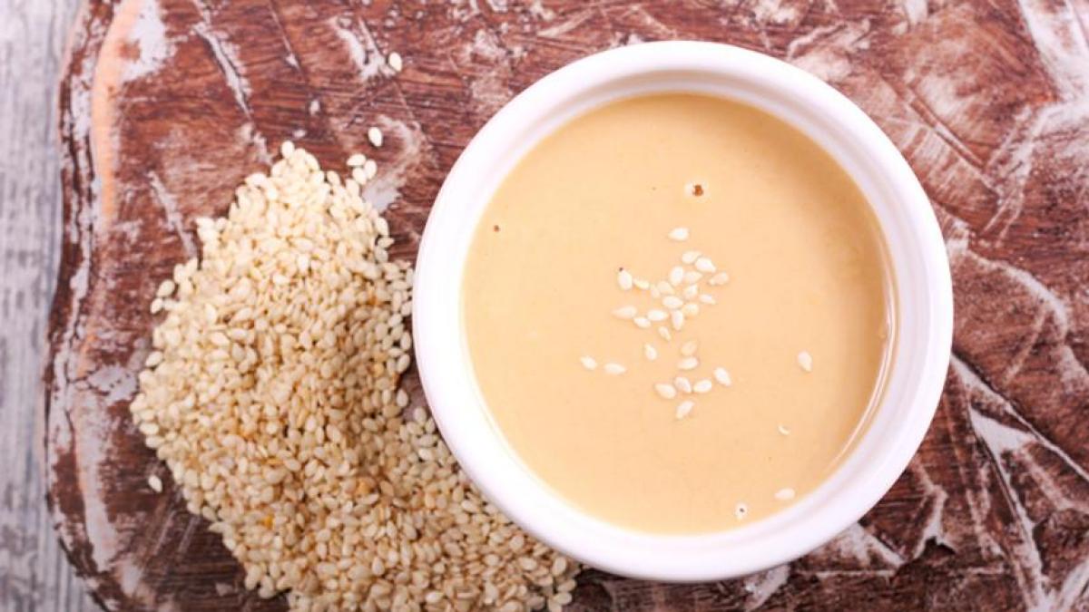 Tahini casero: c&oacute;mo hacerlo y c&oacute;mo se come