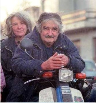 Topolansky esposa de Mujica dice con $30.000 vivimos